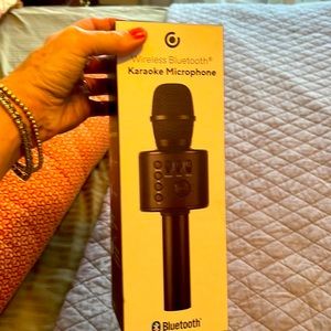 Core Wireless Bluetooth microphone/Karaoke